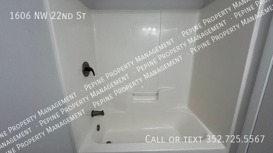 Building Photo - 1606 NW 22nd St