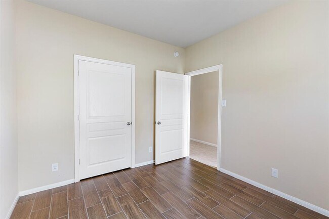 Building Photo - 10903 Woodwind Shadows Dr