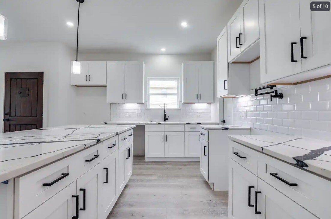 Building Photo - Room in Duplex on Wendelkin St