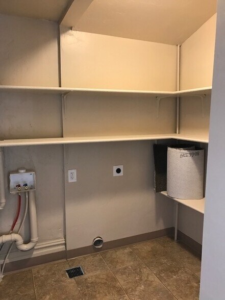 Building Photo - 195 W 400 S