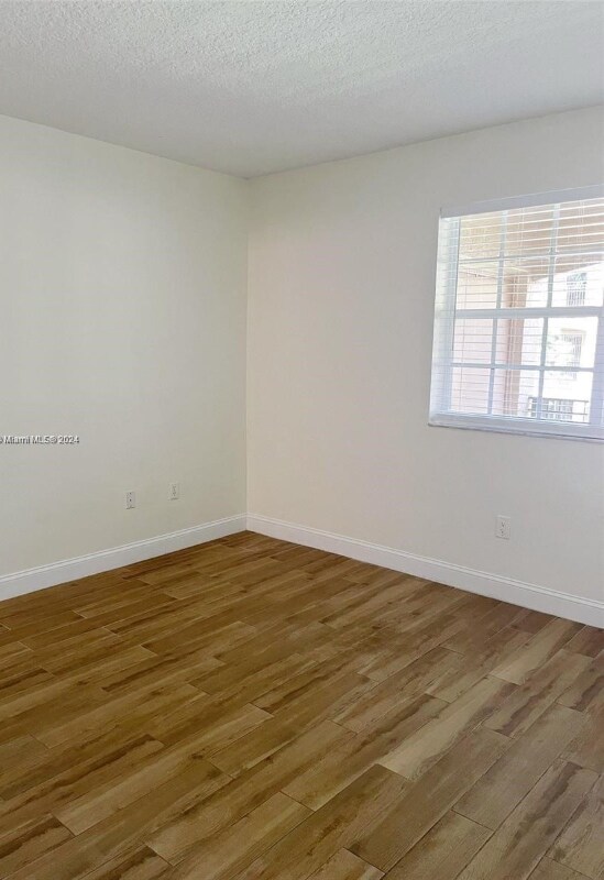 Building Photo - 140 SW 117th Ave