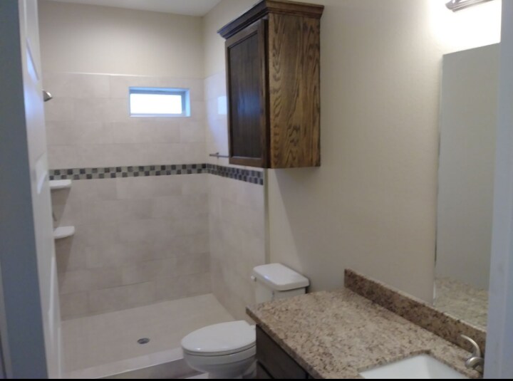 Building Photo - 210 Fig Dr