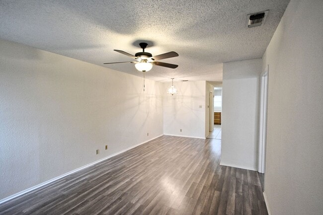 Building Photo - 663 Floral Ave