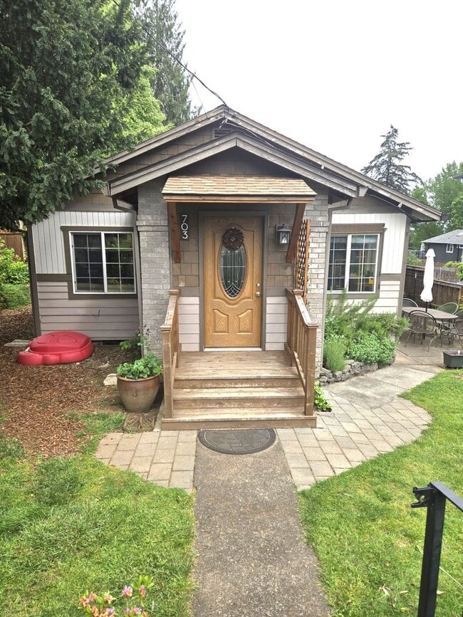 Building Photo - Welcome Gardner's! **Solar Panels=lower electric * Landscape Service is Included *
