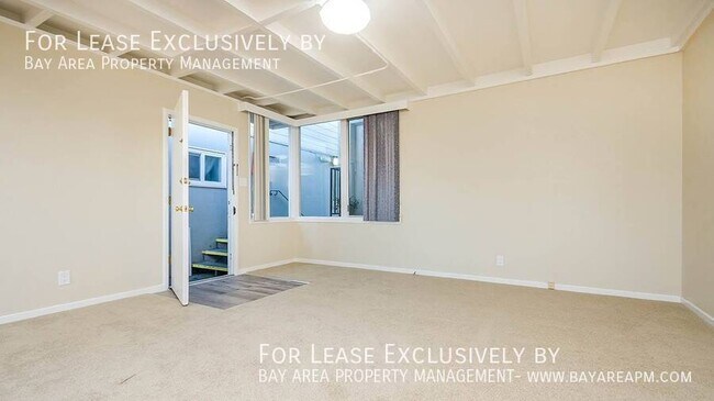 Building Photo - 286 Elm St