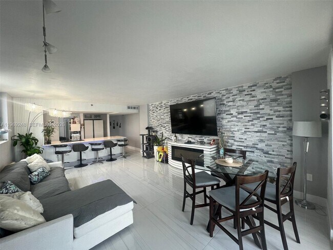 Building Photo - 17878 N Bay Rd