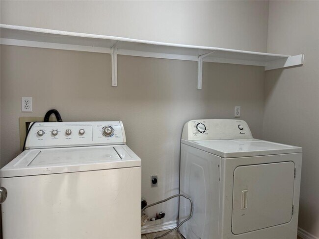 Building Photo - 16702 Tomcat Dr