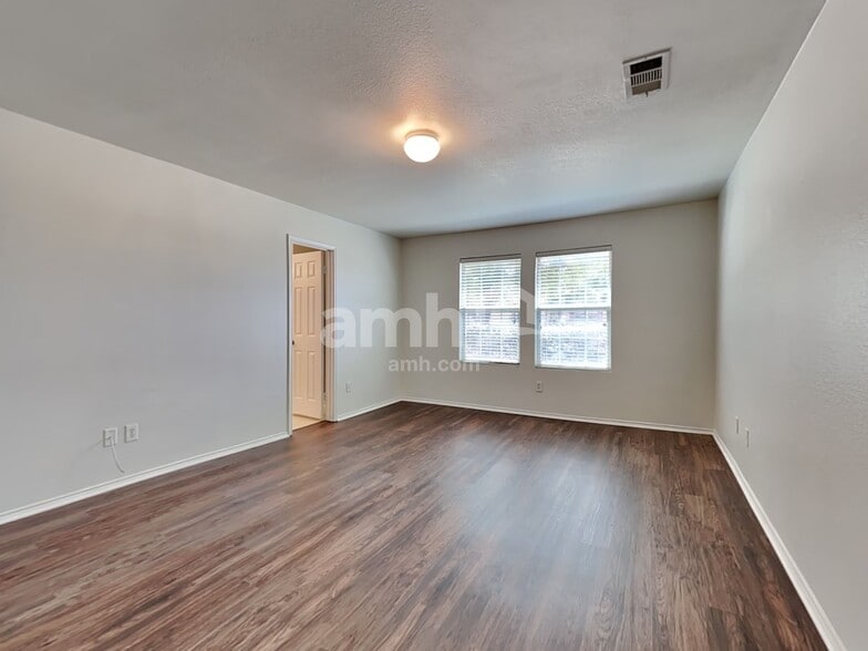 Building Photo - 700 Locustberry Dr