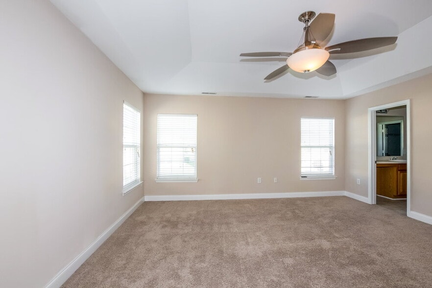 Building Photo - 13633 Coram Pl