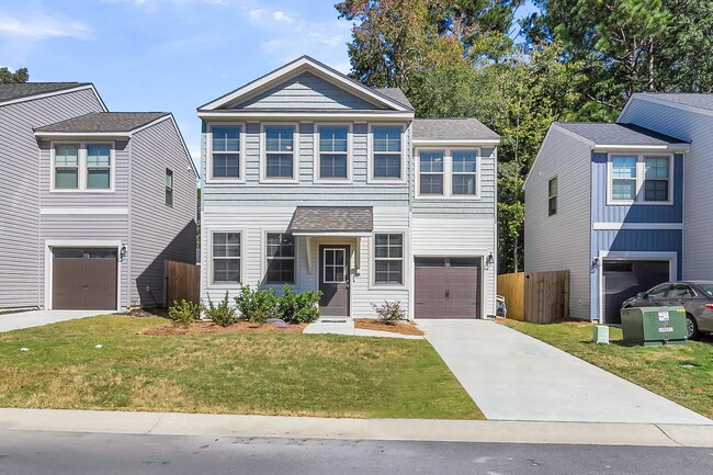 Building Photo - Spacious Summerville Home