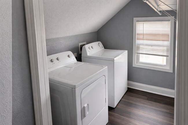 Building Photo - 3636 The Paseo