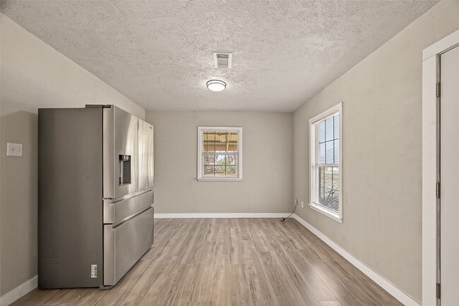 Building Photo - 1221 Parkway Dr