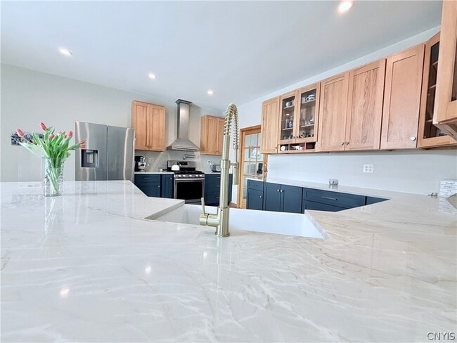 Building Photo - 1018 W State Rd