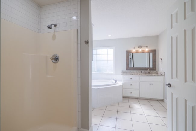 Building Photo - 4246 Netherfield Ln