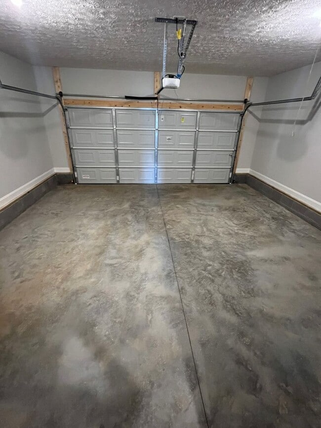 Building Photo - 1217 Shallowford St