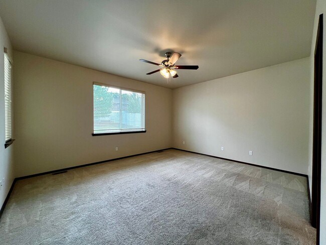 Building Photo - Home in West Valley with garage & back yard!