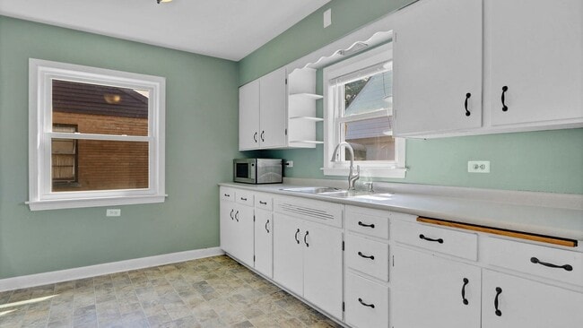 Building Photo - 8918 Parkside Ave