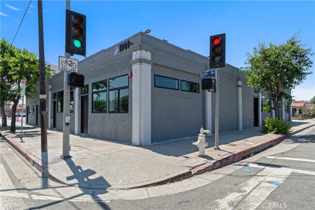 Building Photo - 1901 S Pacific Ave