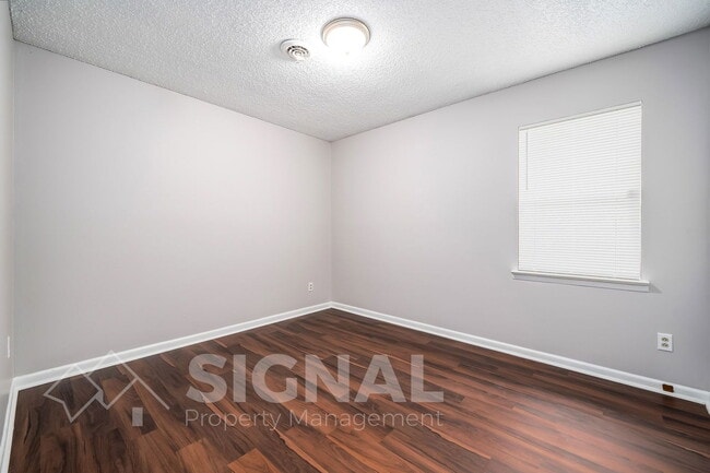 Building Photo - 515 8th Ave SW