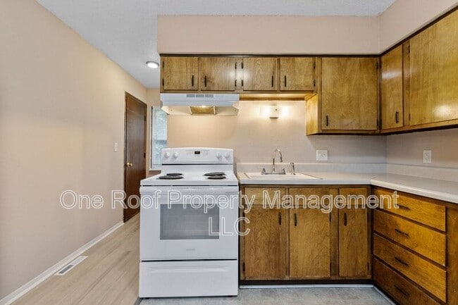 Building Photo - 701 Linwood Dr