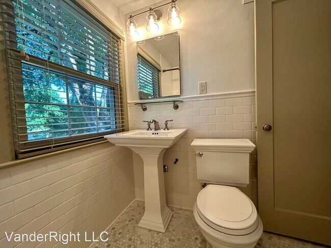 Building Photo - 3 br, 1 bath House - 1501 S Carter Pl