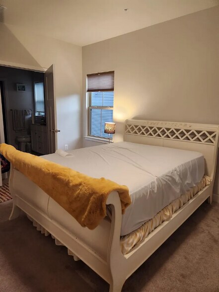 Building Photo - 6144 Margarita Way