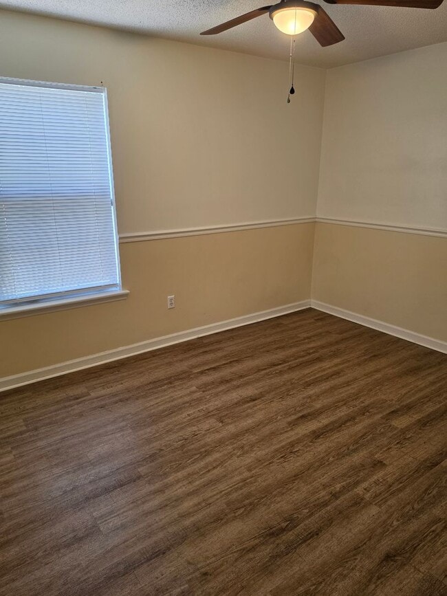 Building Photo - 620 Honey Ridge Ln