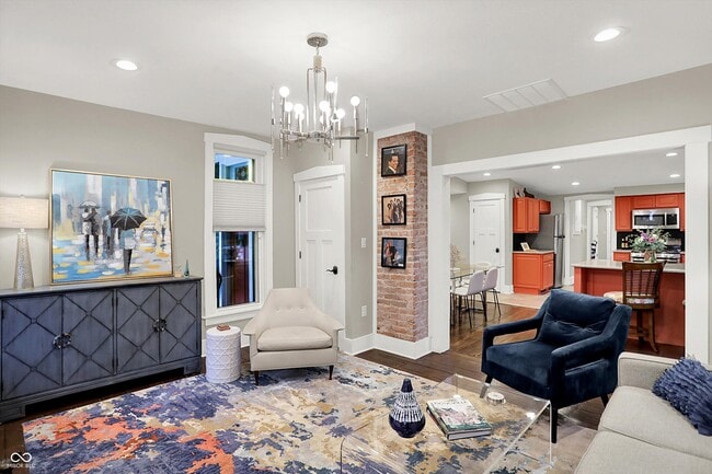 Building Photo - 140 N Main St