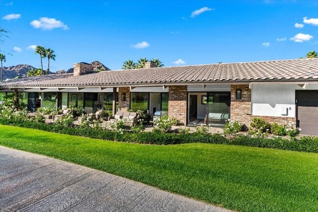 Building Photo - 48731 San Vicente St