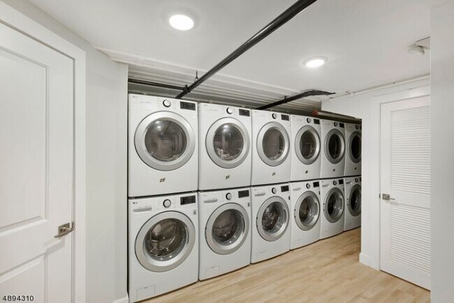 Building Photo - 409 Westfield Ave