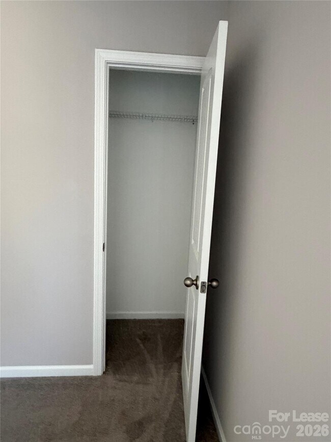 Building Photo - 408 S Elm St