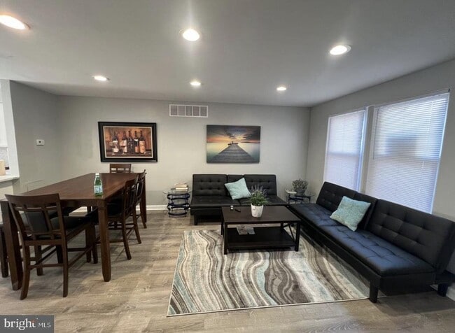 Building Photo - 402 N Chapel St