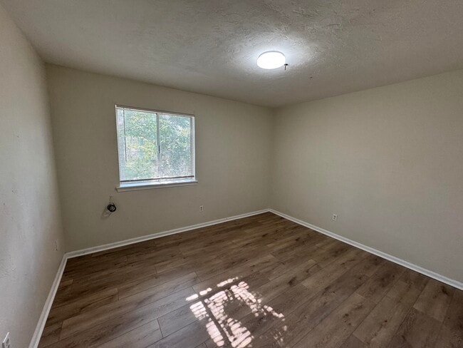 Building Photo - 1401 Lazy Brook