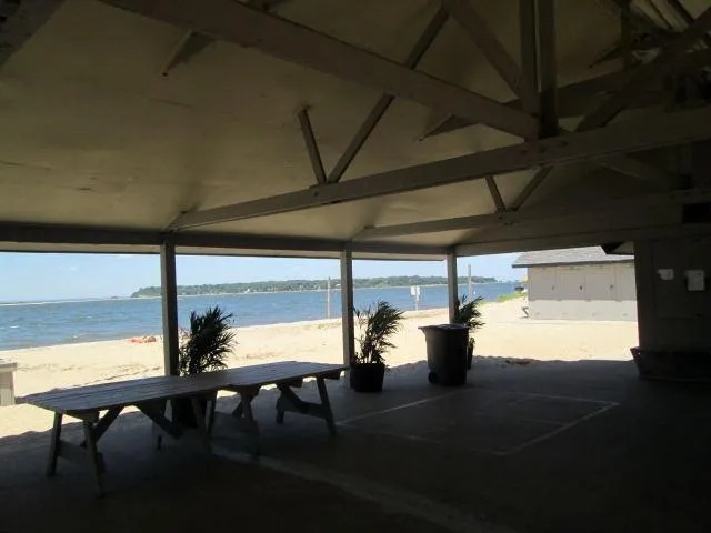 Building Photo - 14 Bay Dr E