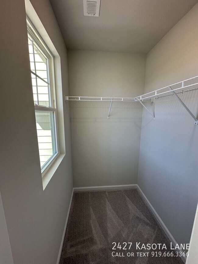 Building Photo - 2427 Kasota Ln