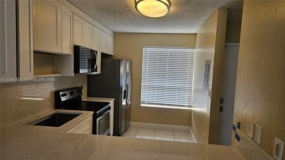 Building Photo - 8039 SW 21st Ct