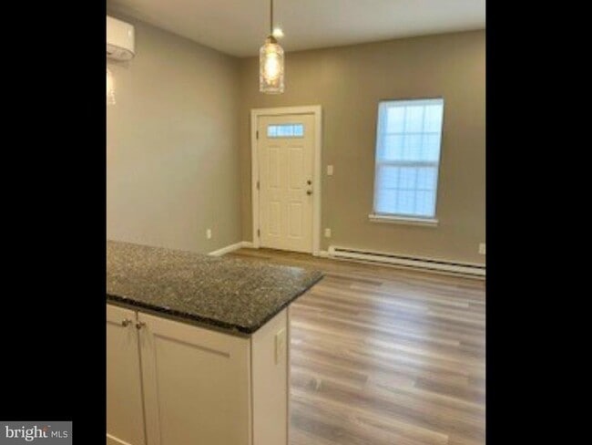 Building Photo - 187 Bridge St