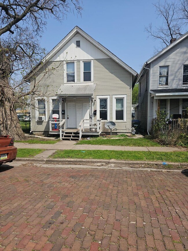 Primary Photo - 1220 W 5th St
