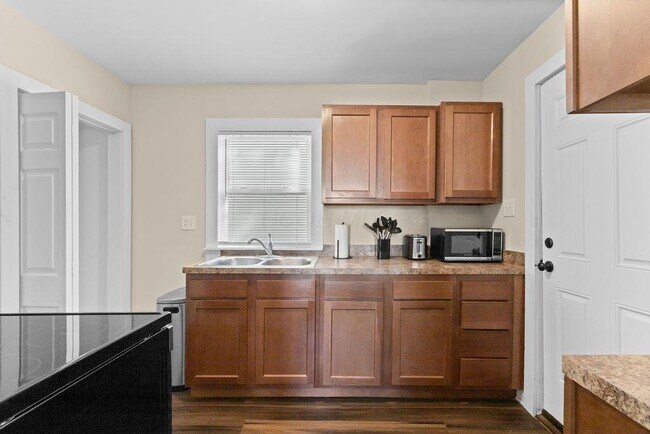 Building Photo - 927 Camden Ave