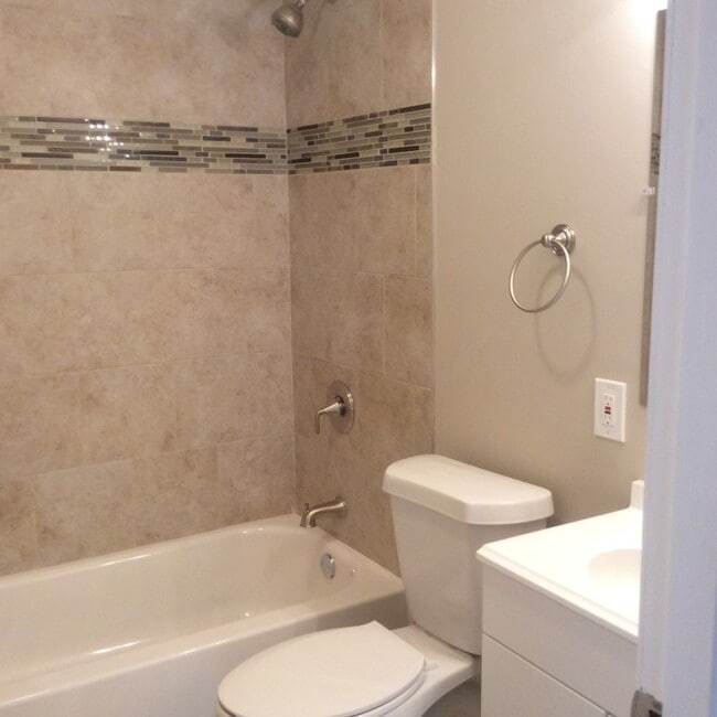 Building Photo - 1041 Willmann Ct