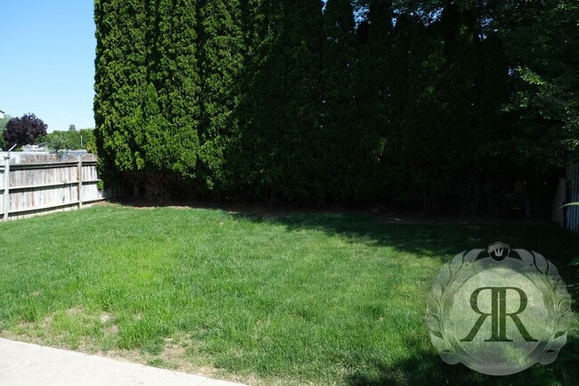 Building Photo - West Valley 2 Bedroom, 1 Bath Duplex