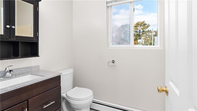 Building Photo - 15 Abbott Ave