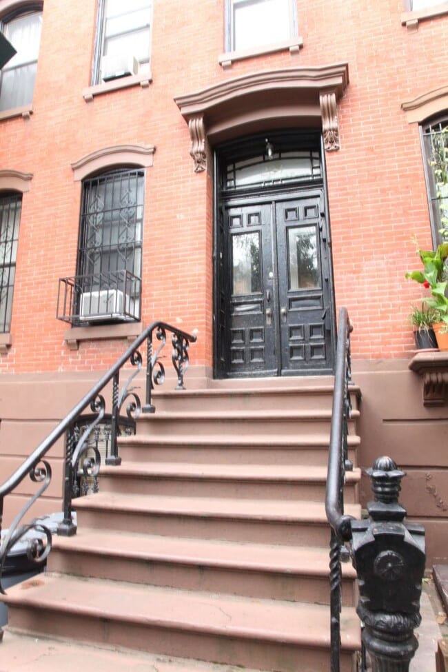 Building Photo - 224 Carlton Ave