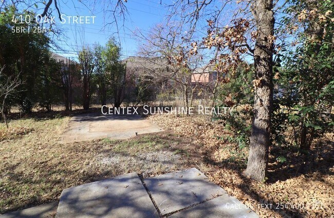 Building Photo - 410 Oak St