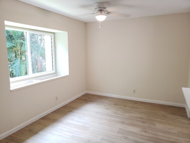 Building Photo - 2512