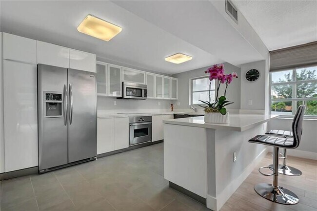 Building Photo - 2780 NE 183rd St