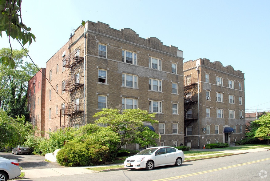 Primary Photo - Montgomery Arms