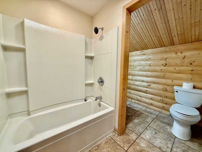 Building Photo - 802 2nd St NW