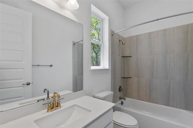 Building Photo - 405 Ocate Mesa Trail