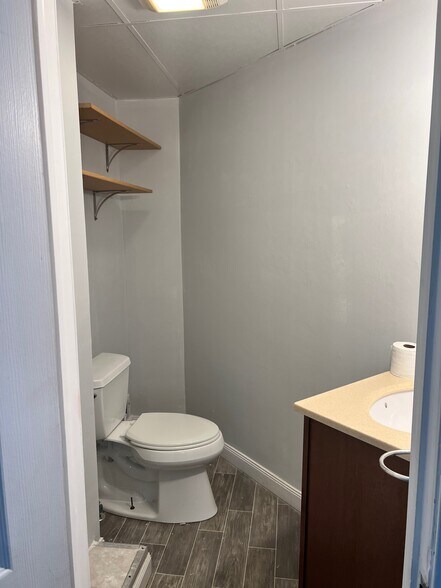 Building Photo - 410 Hillview Plz